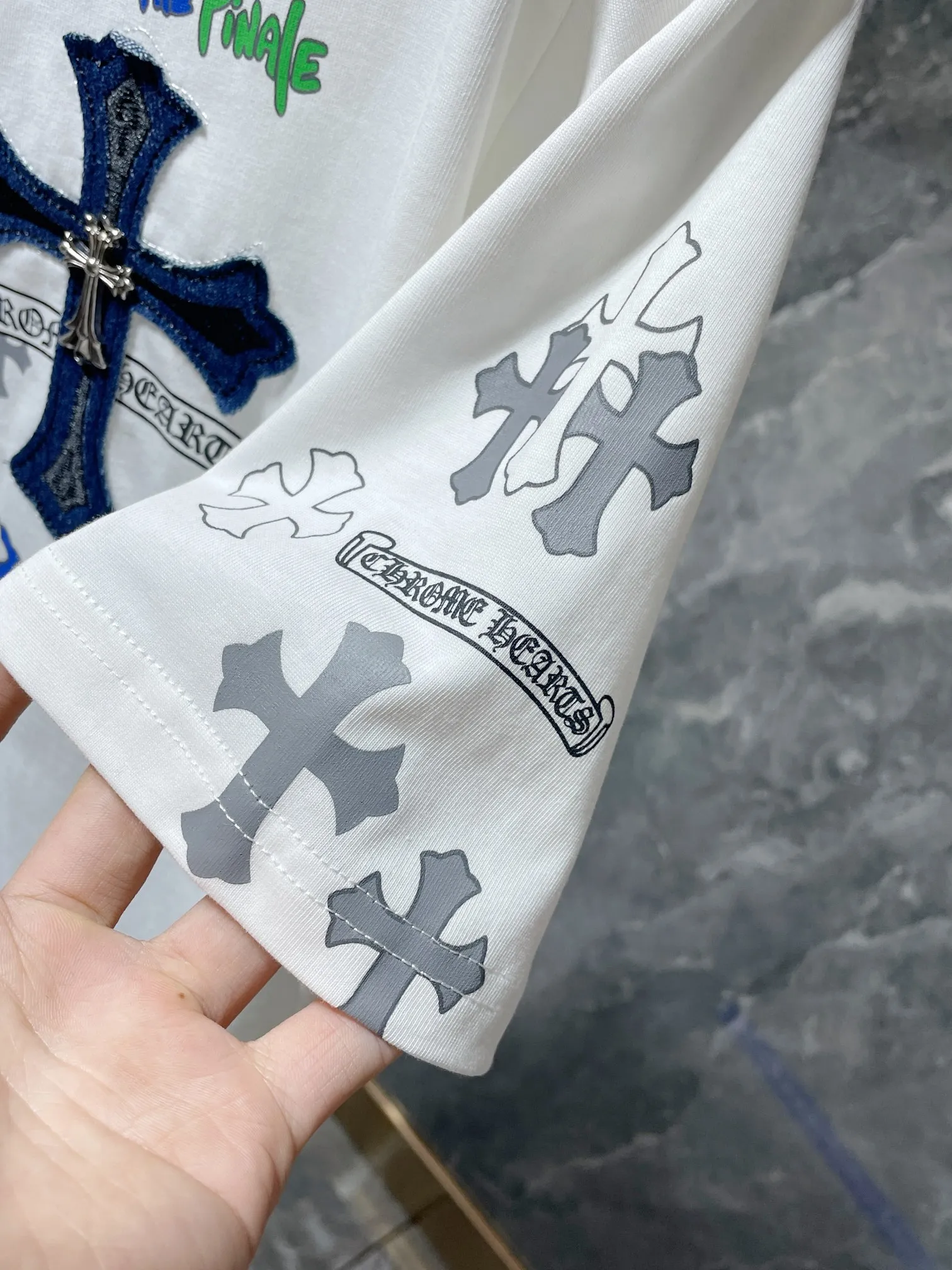 P160 ✨New arrival✨ Chrome Hearts 25ss High gram weight, environmentally friendly and high-quality top-quality fabric 260g~270g Cross Sanskrit patchwork leather overlapping metal short-sleeved T-shirt Heavy hand-cut patchwork embroidery process➕Tajima machine embroidery➕Handmade willows Counter synchronization 1:1 replica version 🌈Recommended colors: black white 🌈 Size: S, M, L, XL